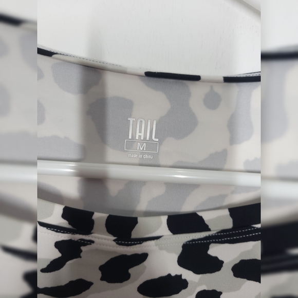 Tail Jungle Cat Print Active Top Medium - Picture 3 of 4
